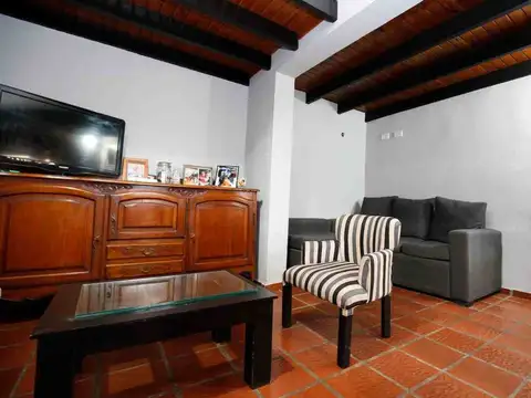 Depto Tipo Casa 5 ambientes con 2 baños
