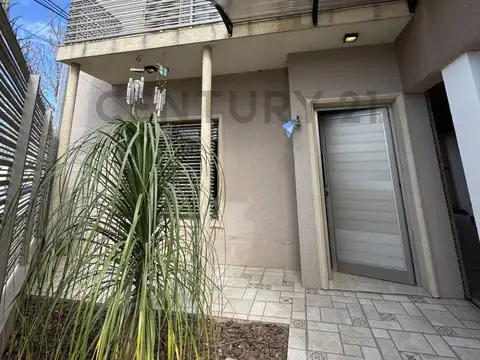 Casa en esquina de dos plantas – VENADO TUERTO
