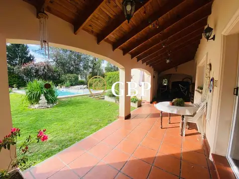 Casa 6 ambientes con 3 baños