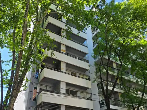 Muy buen Departamento de 2 ambientes con cochera en alquiler