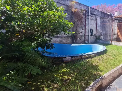 Casa 4 ambientes con 2 baños
