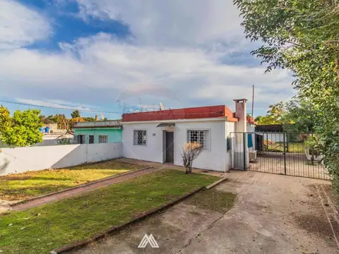 VENTA CASA 2 DORMITORIOS Y APTO BELLA ITALIA