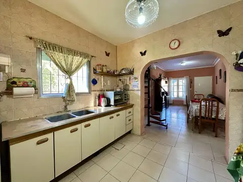 Casa 6 ambientes con 3 baños