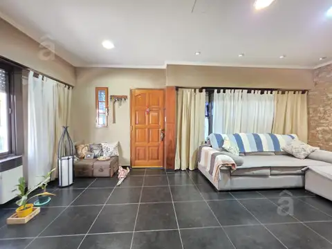 Casa 5 ambientes con 2 baños