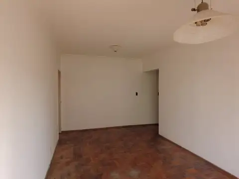 San Lorenzo 2400, Piso 4