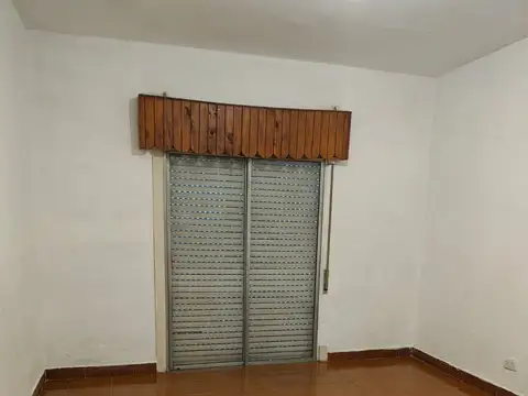 Av Hipolito Yrigoyen 15200