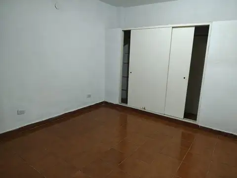 Casa en Alquiler en Burzaco Oeste, $ 650.000