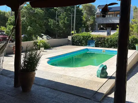 Casa 5 ambientes con 2 baños