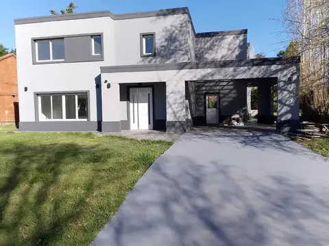 Casa 4 ambientes con 3 baños