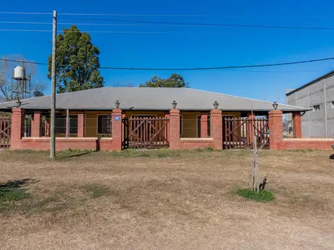 VENTA / PERMUTA - Casa - 2 Dormitorios - Villa Amelia