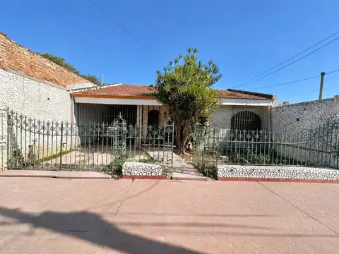 CASA 4 DORM. CERCA DE RUTA 11 Y CALLE ESPAÑA