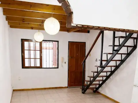 Venta duplex 2 ambientes Ramos Mejía con lavadero