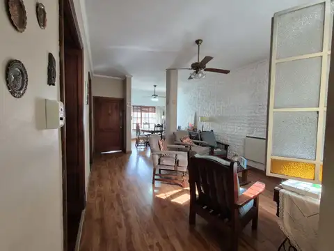 Casa 5 ambientes con 1 baño