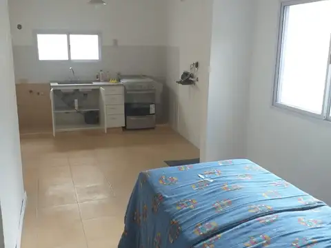 Casa 1 Dormitorio con patio e ingreso vehicular