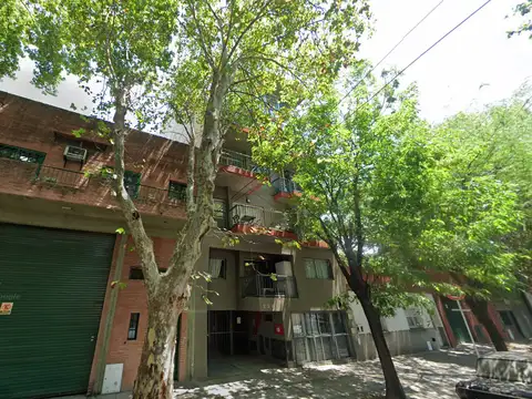 2amb - Balcón Terraza - Parrilla - Cochera Fija Cubierta - Semipiso - Frente - Excelente Estado