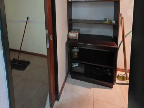 Local de 25 mt.subsuelo 4x3.Cocina.Baño.Persiana.S/ expensas