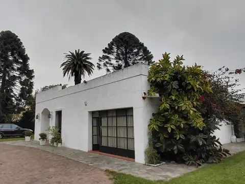 Dos casas sobre lote de 5.000 m²
