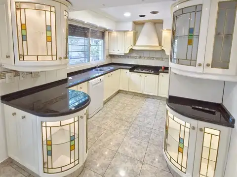 Departamento 5 ambientes con 3 baños