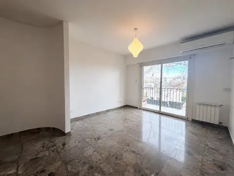 hermoso departamento de 4 ambientes con balcón corrido + terraza propia con parrilla