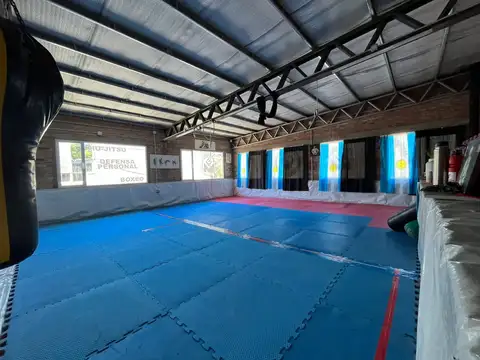 Amplio Local En Venta En Planta Alta, Ideal Para Gimnasio, Estudio De Danza. Acepta Financiación