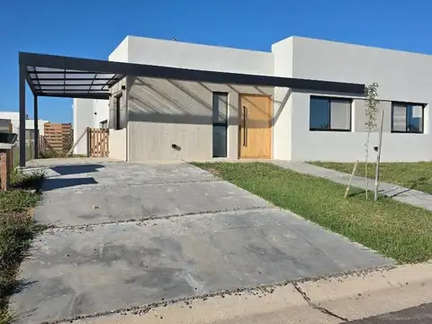 Casa en Venta en Pilar Del Este - Santa Elisa, USD 219.000