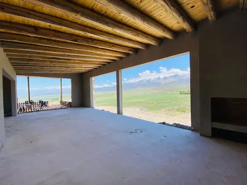 Casa 5 ambientes con 4 baños