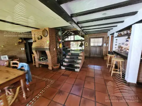 Casa en Venta con 2 cocheras