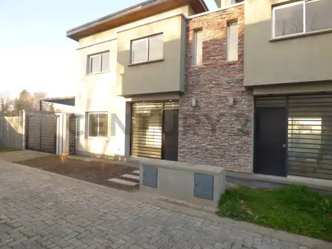 513  entre 142 y 143 4700, Piso 0