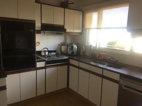 Departamento 4 ambientes con 3 baños