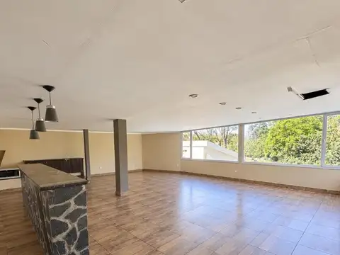 Casa en Venta con 4 cocheras
