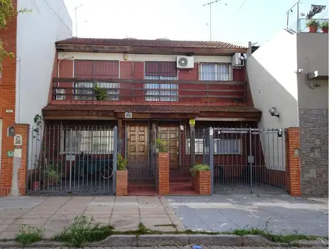 Duplex- 4 amb -133 m2- ¡Reciclado! y ¡Retasado! SIN EXPENSAS. C/ PARRILLA Y COCHERA.
