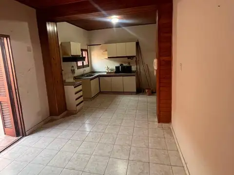 Casa 5 ambientes con 1 baño