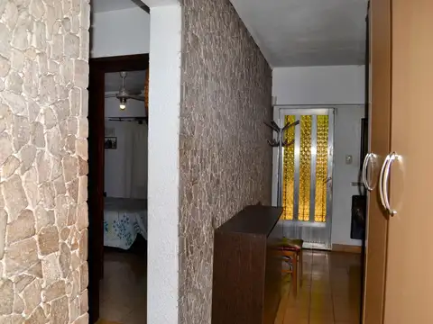 Casa 7 ambientes con 2 baños