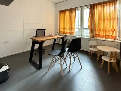 AL FRENTE, CON SEGURIDAD, SIN AMOBLAR, EXCELENTE ZONA. APTO PROFESIONAL, CONSULTORIOS, OFICINAS