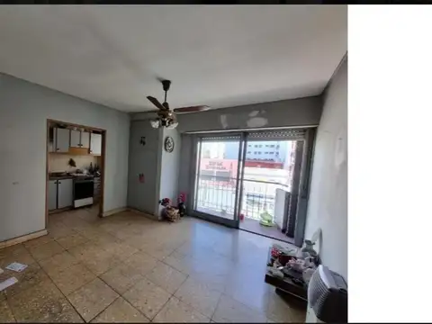 DEPARTAMENTO DE 2 AMB AL FRENTE EN AVELL.CENTRO