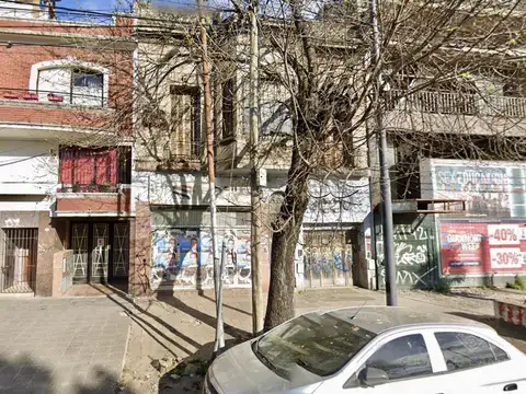 Local con depto de 3 amb y garage en pleno centro de Escalada - Venta Directa 