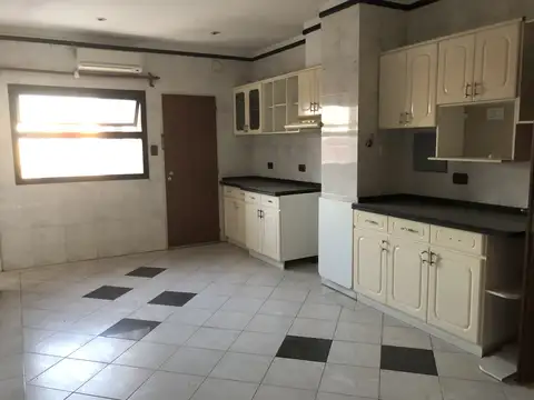 Departamento 6 ambientes con 5 baños
