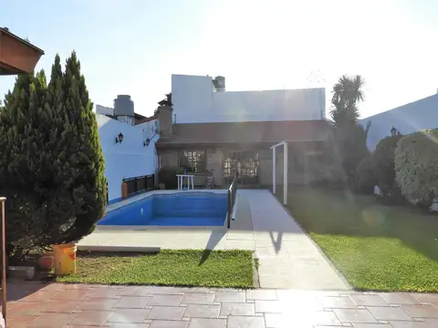 VENTA CASA 5 AMBIENTES EN VILLA SARMIENTO - MORON