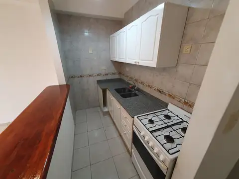 Departamento en Alquiler en Parque Chacabuco, $ 650.000