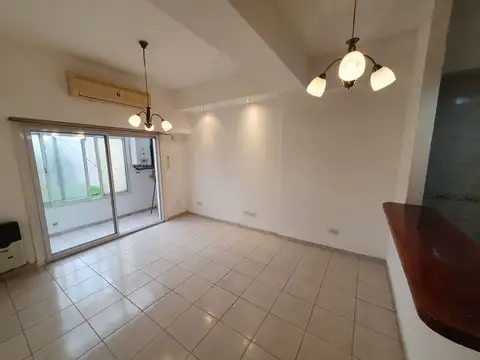 Hermoso Departamento Tipo Casa de 2 Ambientes Al Contrafrente, con Hermosa Vista a Jardín Común!