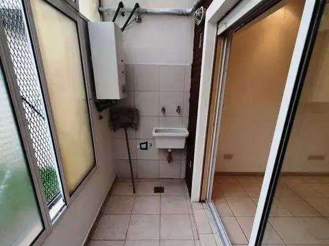 Hermoso Departamento Tipo Casa de 2 Ambientes Al Contrafrente, con Hermosa Vista a Jardín Común!