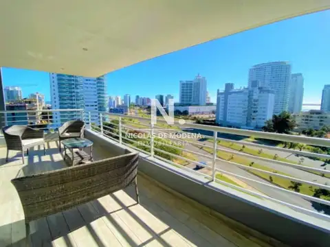 Alexander Boulevard, a pasos de Playa Mansa.