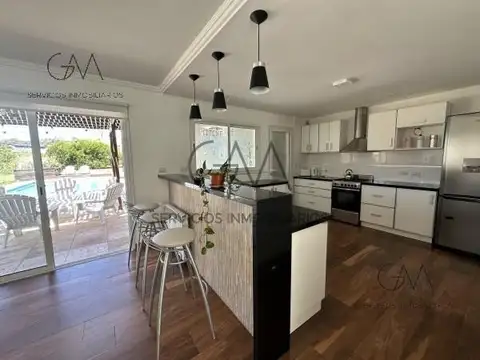 Casa 4 ambientes con 2 baños