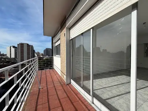 Venta 3 AMB al frente Lum. Villa Gral Mitre A CRED