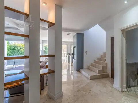 Casa 6 ambientes con 4 baños