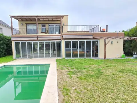 Casa en Venta en Berazategui, USD 379.000