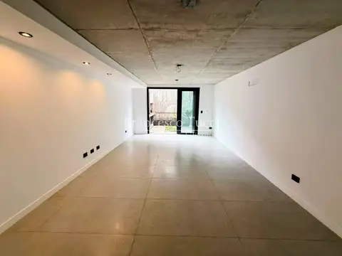 Departamento monoambiente en planta baja en alquiler en Parque Leloir