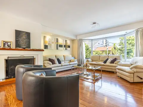 VENTA DE IMPONENTE CASA EN VILLA DEL PARQUE, CABA