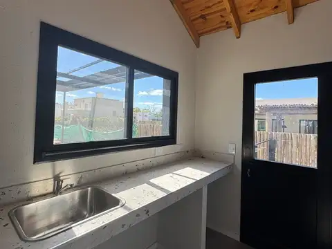 Casa 4 ambientes con 2 baños