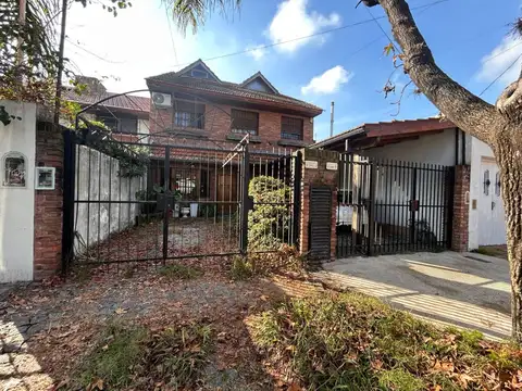VENTA DE CASA DE 5 AMB CON JARDIN OLIVOS